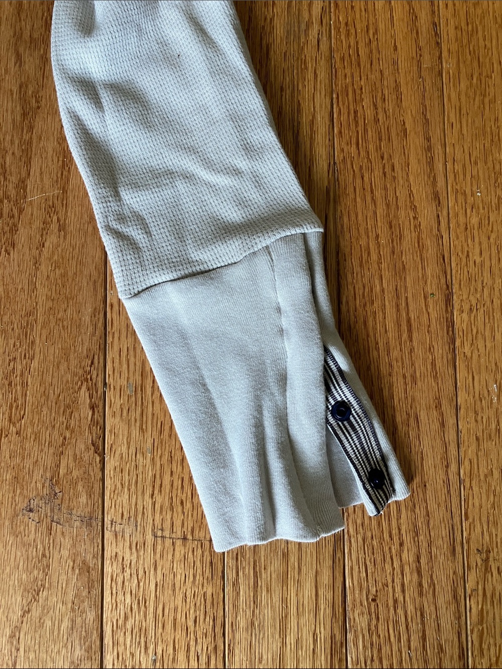 Michael Stars Light Gray V-Neck Long Sleeve Tee - Picture 6 of 8